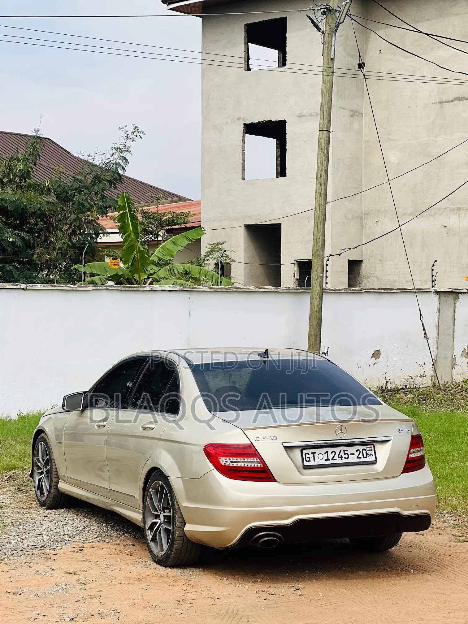 Mercedes-Benz C250 2012 Gold
