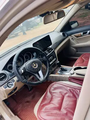 Mercedes-Benz C250 2012 Gold