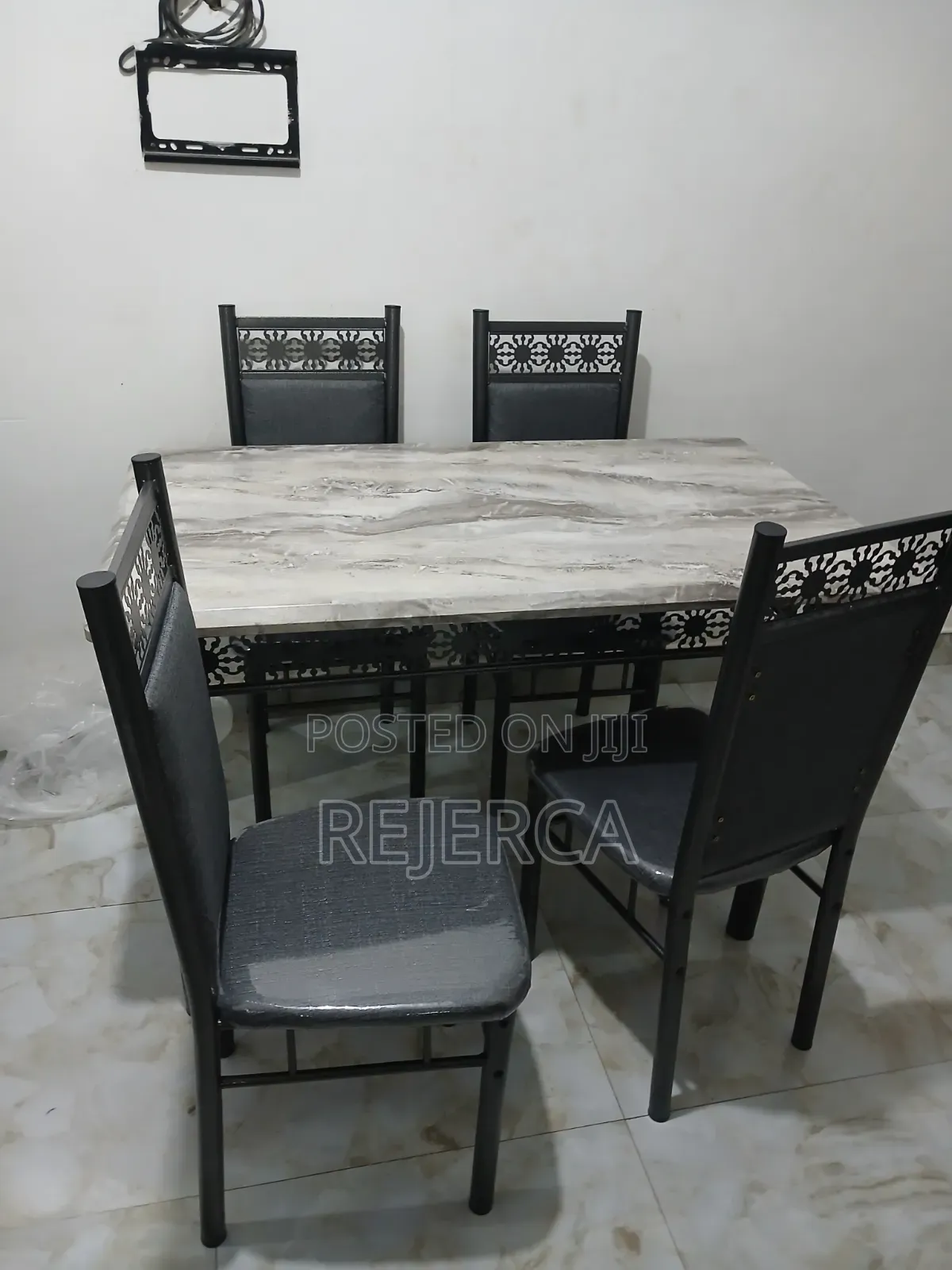 Dinning Set as Seen