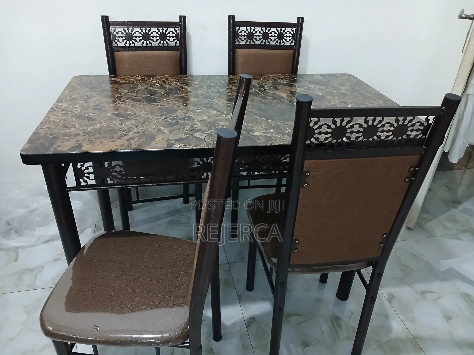4 Capacity Dinning Set
