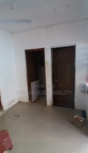 1bdrm Room & Parlour in Holy Trinity Street, Parakuo Estate for rent
