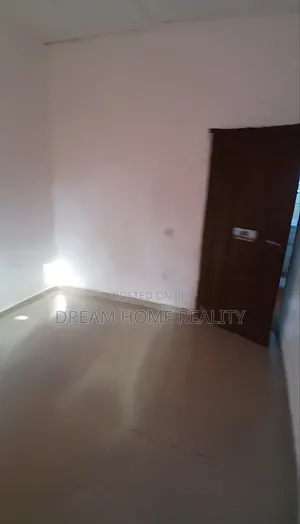 1bdrm Room & Parlour in Holy Trinity Street, Parakuo Estate for rent