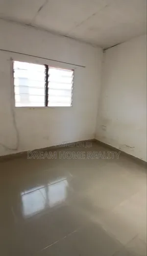 1bdrm Room & Parlour in Holy Trinity Street, Parakuo Estate for rent