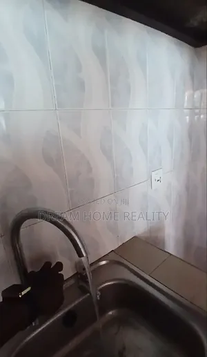 1bdrm Room & Parlour in Holy Trinity Street, Parakuo Estate for rent