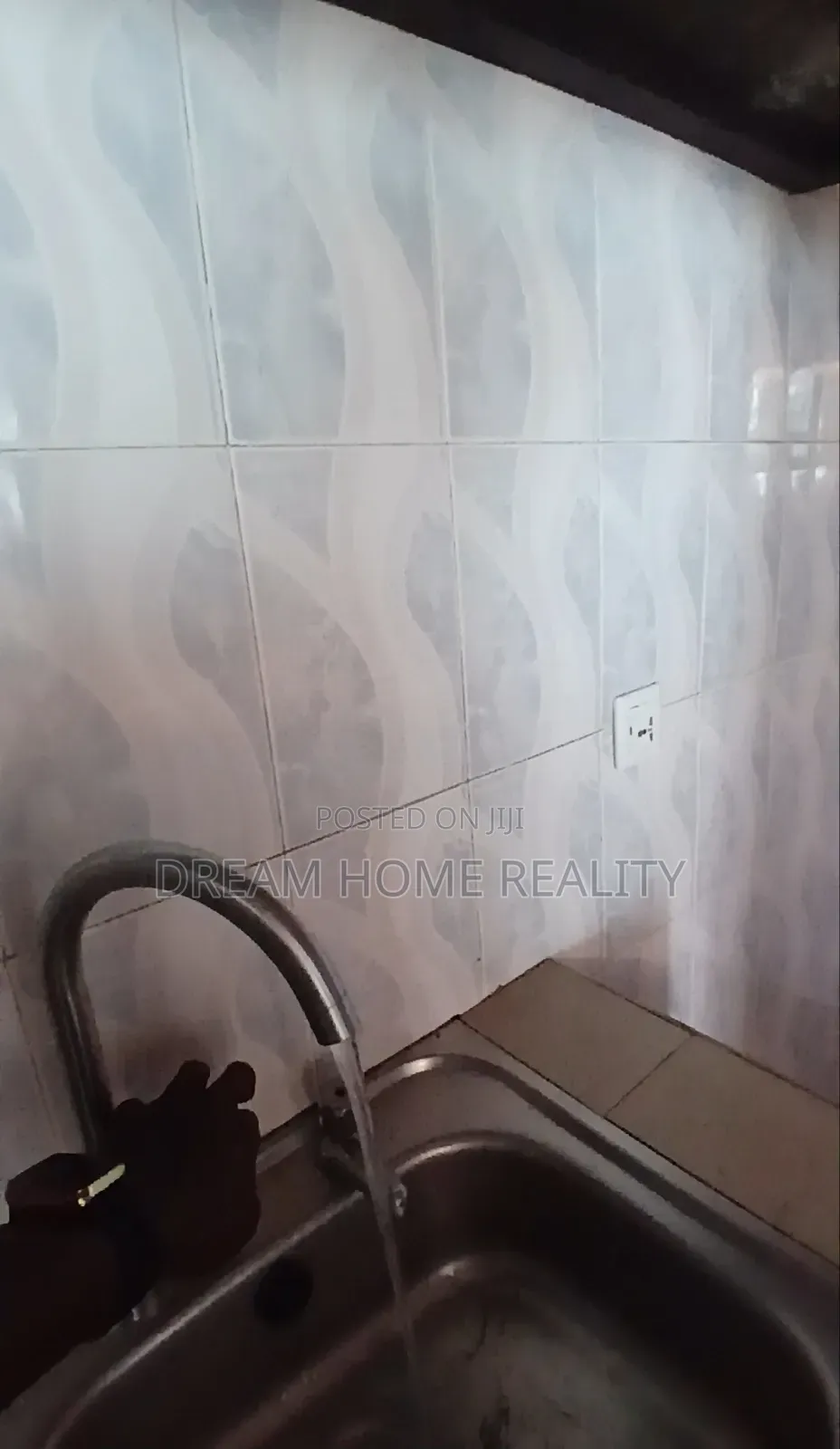 1bdrm Room & Parlour in Holy Trinity Street, Parakuo Estate for rent