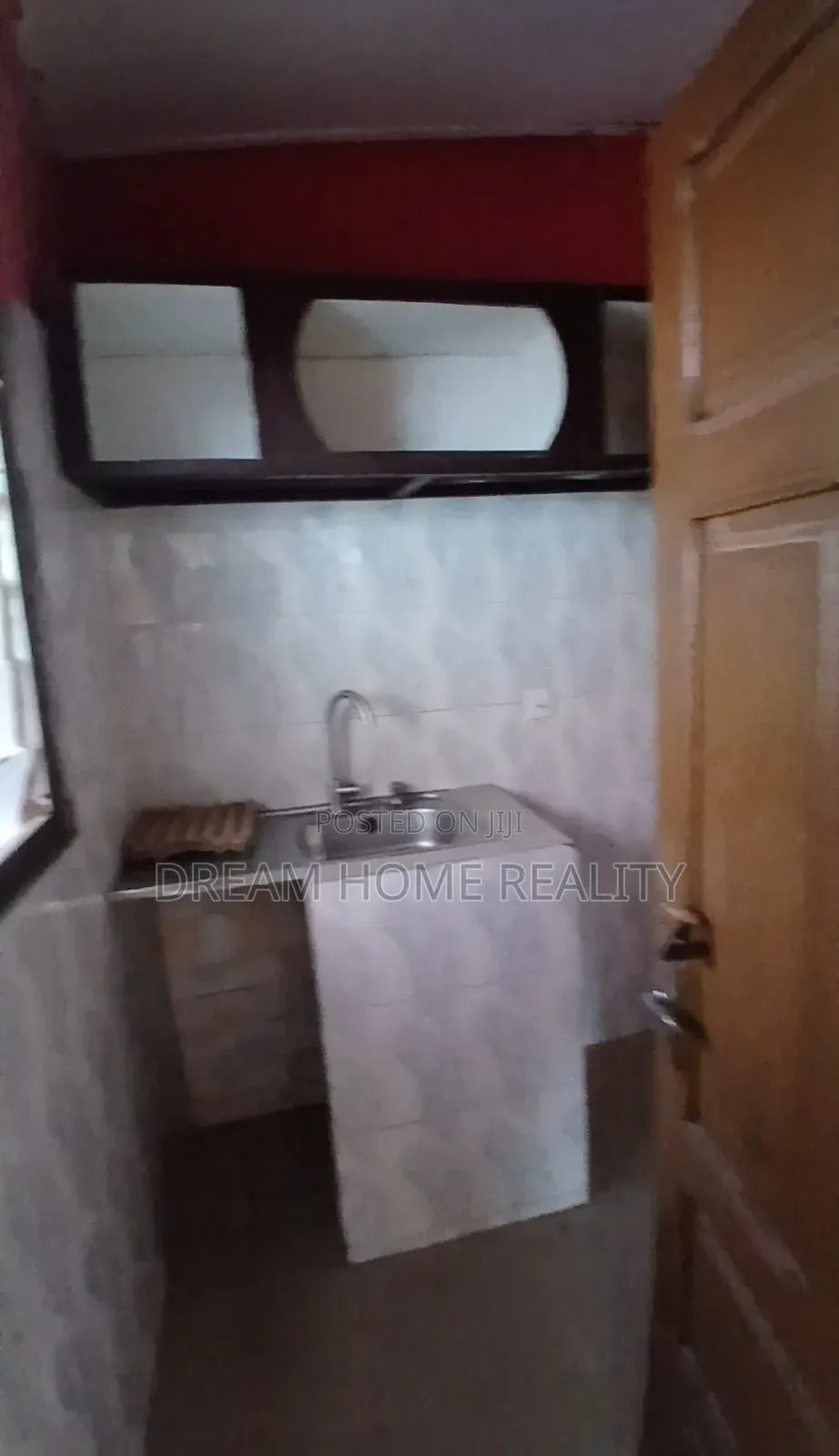 1bdrm Room & Parlour in Holy Trinity Street, Parakuo Estate for rent