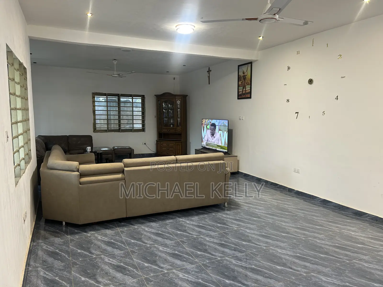 6bdrm Shared Apartment in Ashomang Estate for rent