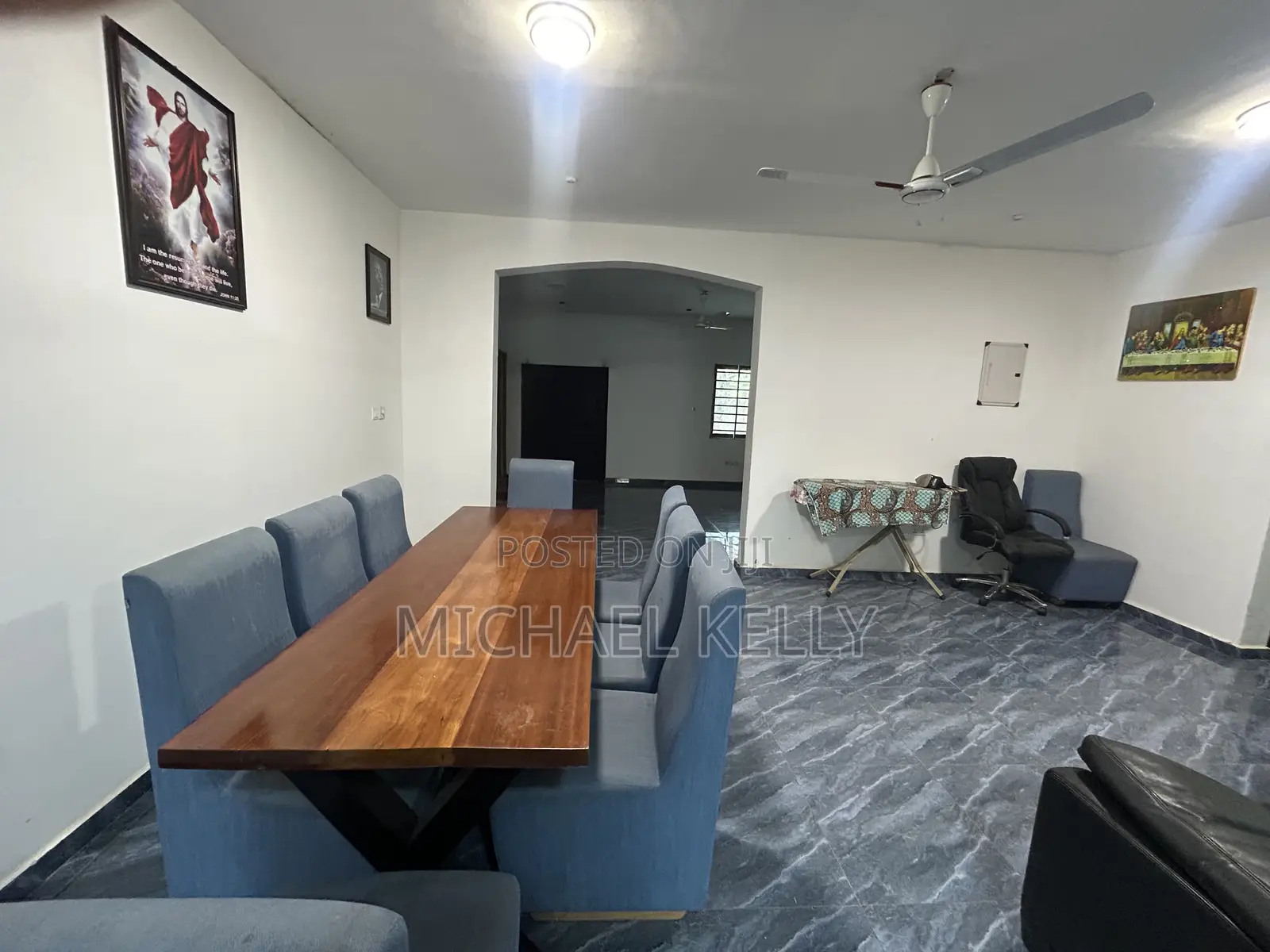 6bdrm Shared Apartment in Ashomang Estate for rent