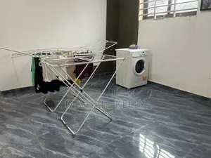 6bdrm Shared Apartment in Ashomang Estate for rent