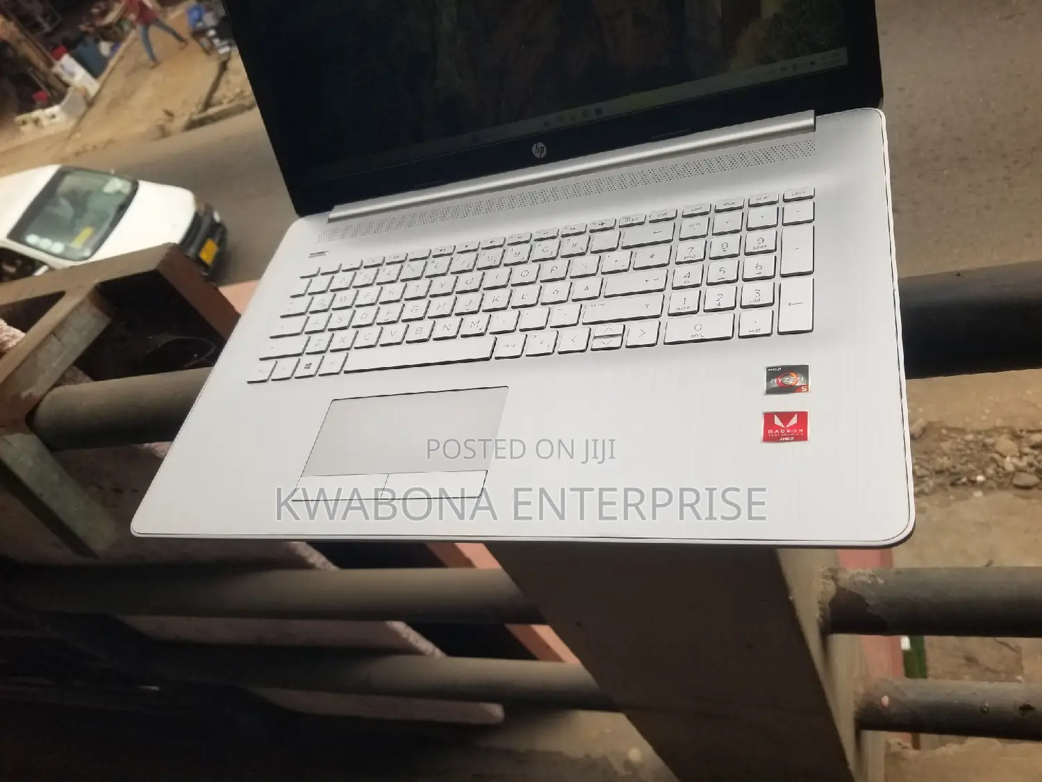 Laptop HP Pavilion 17 8GB AMD Ryzen 5 SSD 256GB