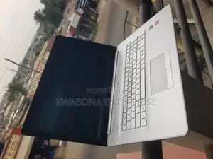 Laptop HP Pavilion 17 8GB AMD Ryzen 5 SSD 256GB