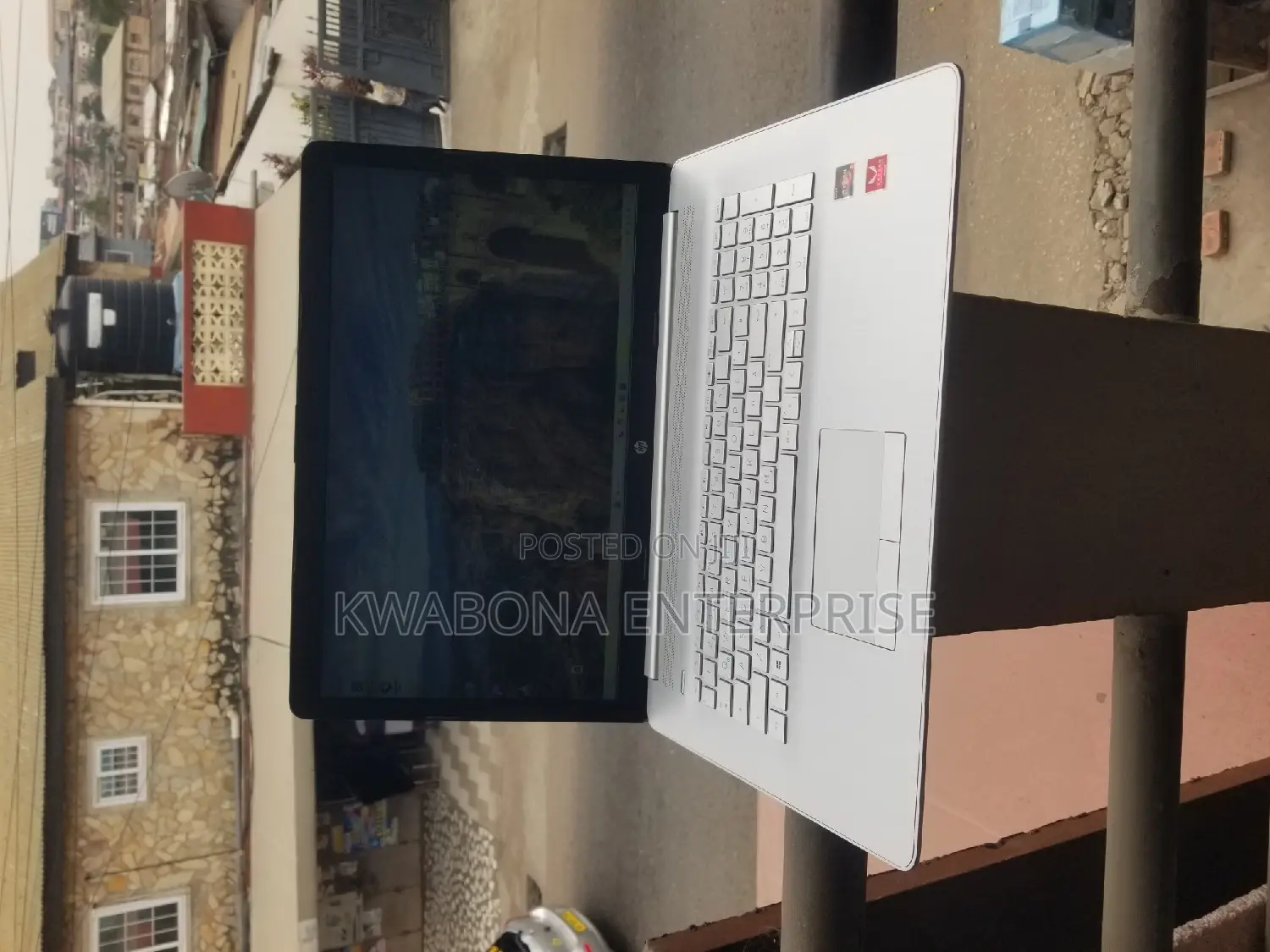 Laptop HP Pavilion 17 8GB AMD Ryzen 5 SSD 256GB