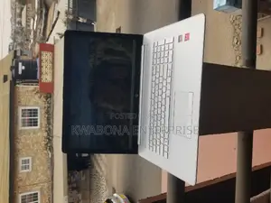 Laptop HP Pavilion 17 8GB AMD Ryzen 5 SSD 256GB