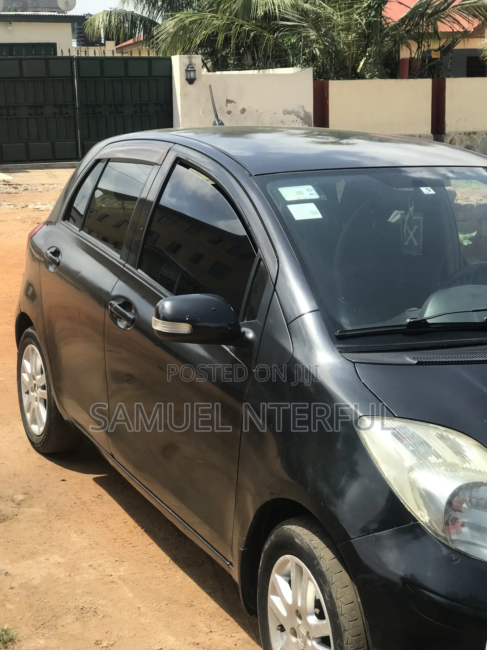 Toyota Vitz 1.0 FWD 5dr 2010 Black