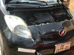 Toyota Vitz 1.0 FWD 5dr 2010 Black