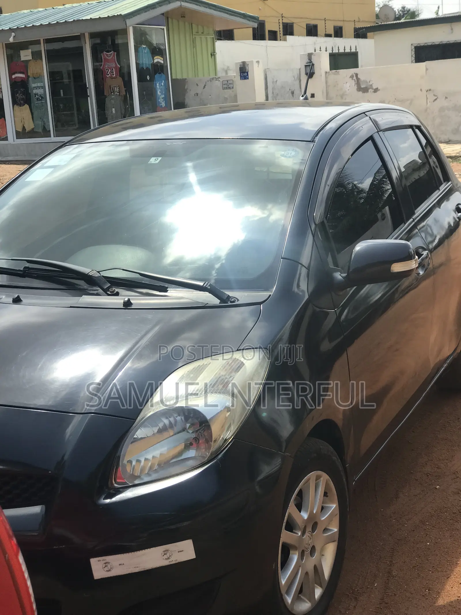 Toyota Vitz 1.0 FWD 5dr 2010 Black