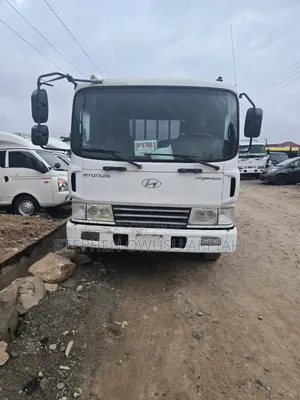 Hyundai 5 Ton Manual Engine Double Axle 2004 White