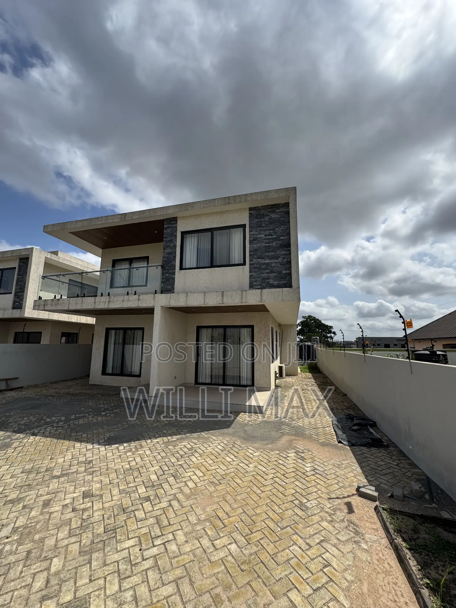 4bdrm Duplex in Amrahia for sale