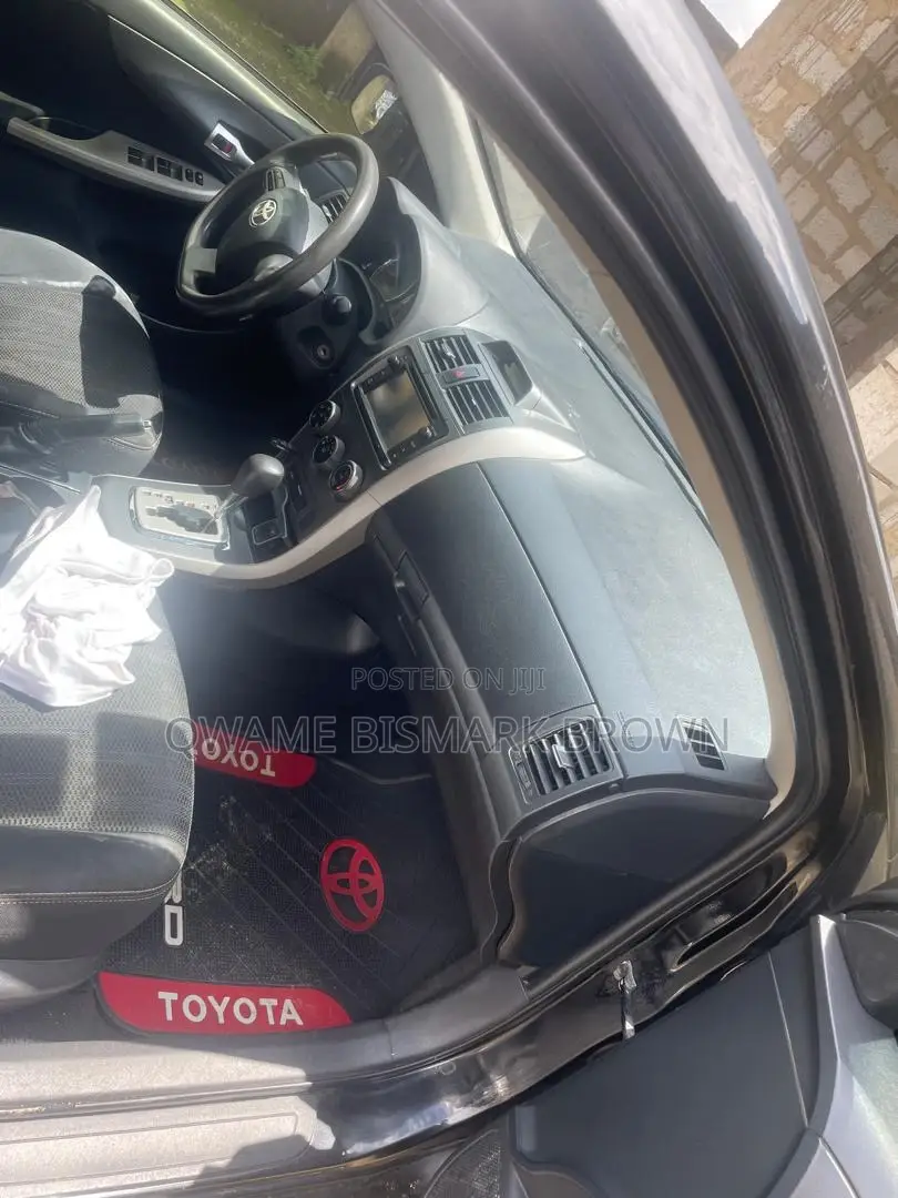 Toyota Corolla L 4dr Sedan (1.8L 4cyl 5M) 2013 Black