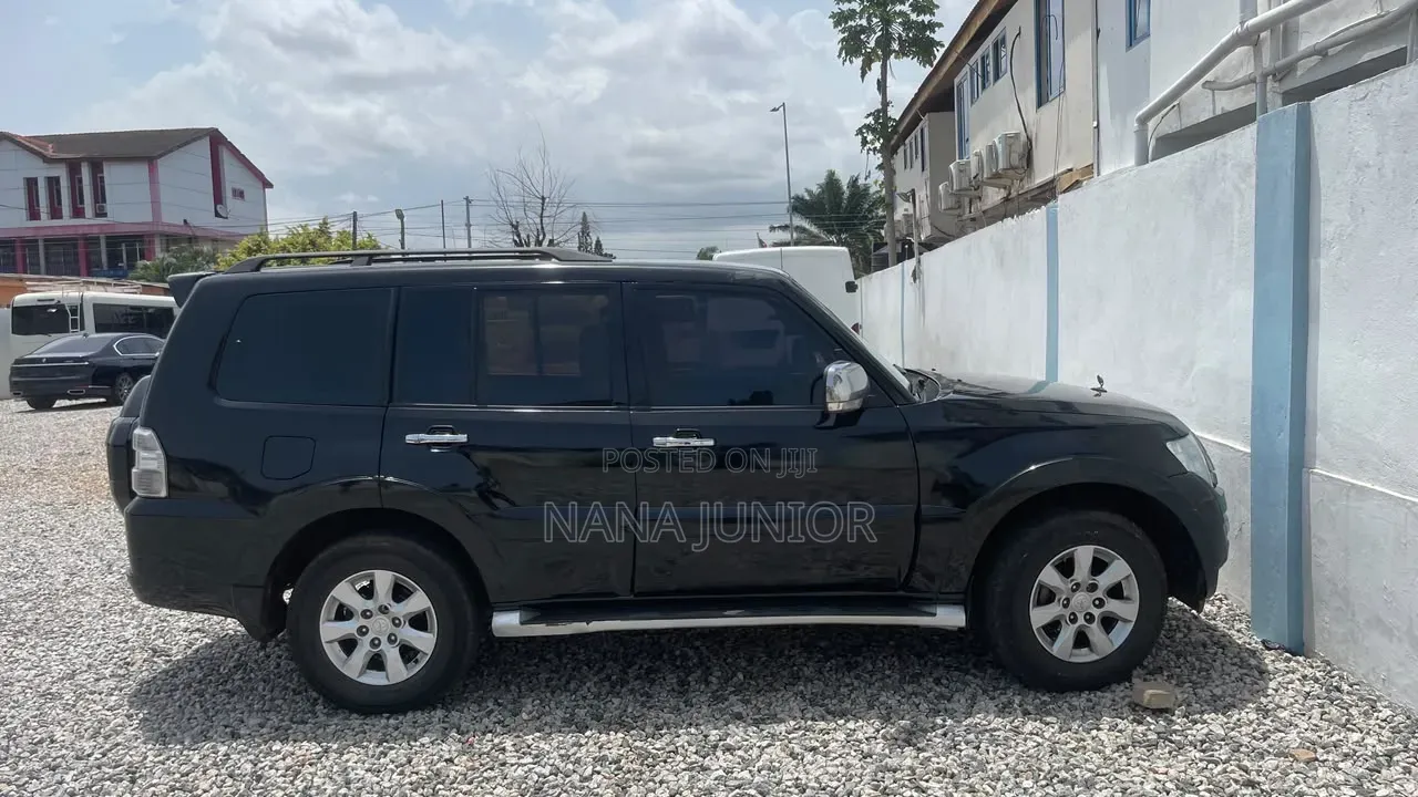 Mitsubishi Pajero 2017 Black