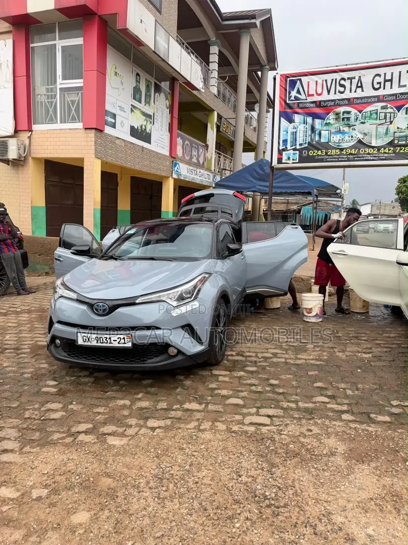 Toyota C-HR 2017 Blue