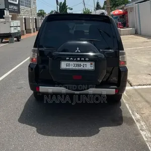 Mitsubishi Pajero 2017 Black