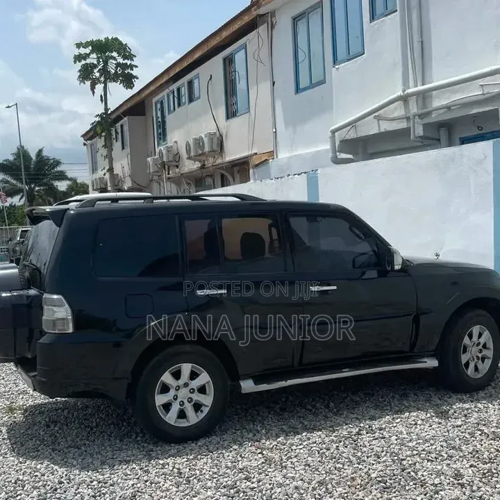 Mitsubishi Pajero 2017 Black