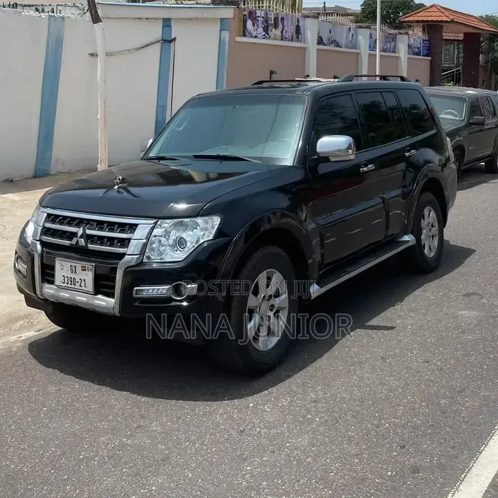 Mitsubishi Pajero 2017 Black