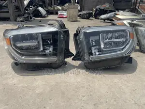 Toyota Tundra 2018-2021 Headlight