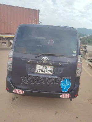 Toyota Voxy ZS 2WD 8-Seater 2011 Matt Black