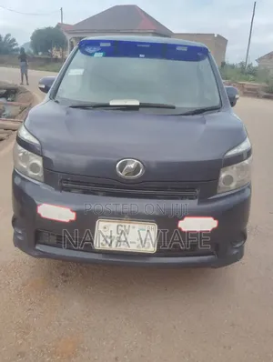 Toyota Voxy ZS 2WD 8-Seater 2011 Matt Black
