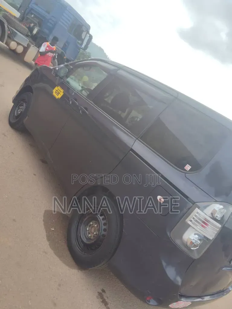 Toyota Voxy ZS 2WD 8-Seater 2011 Matt Black