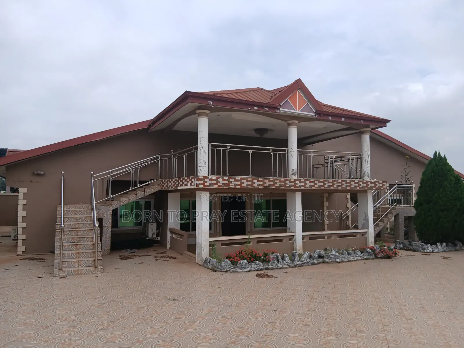 5bdrm House in Born To Pray Estate, Ejisu-Juaben Municipal for rent