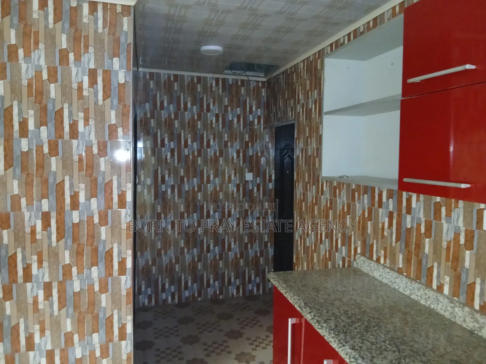 5bdrm House in Born To Pray Estate, Ejisu-Juaben Municipal for rent