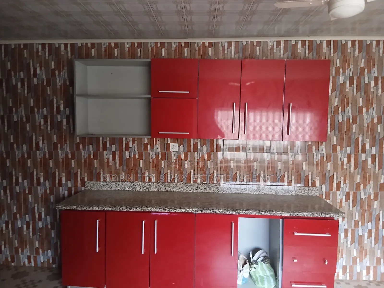 5bdrm House in Born To Pray Estate, Ejisu-Juaben Municipal for rent