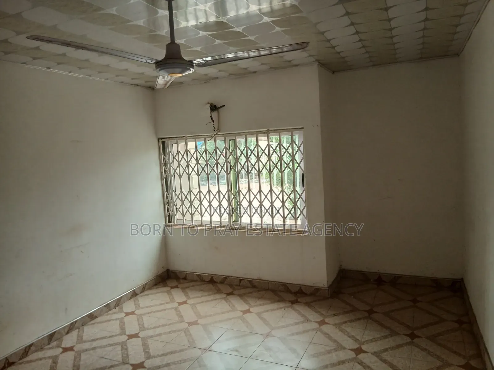 5bdrm House in Born To Pray Estate, Ejisu-Juaben Municipal for rent