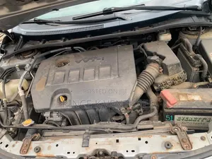 Toyota Corolla L 4-Speed Automatic 2013 Silver
