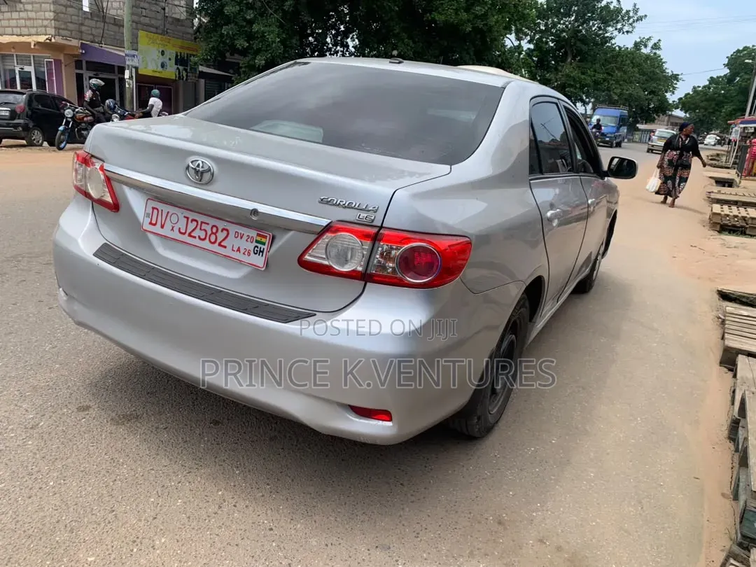 Toyota Corolla L 4-Speed Automatic 2013 Silver