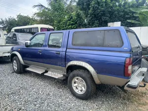 Nissan Pick-Up 2007 Brown