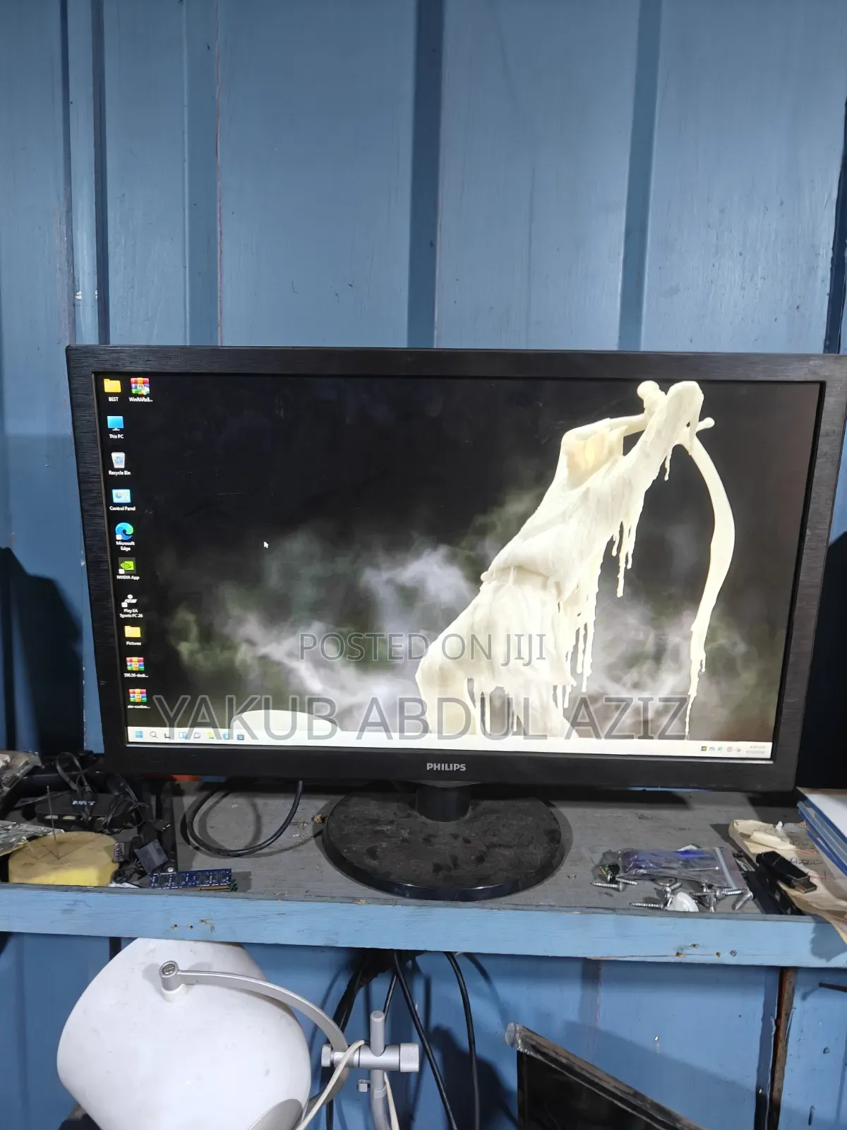 27 Inches Monitor