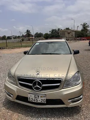 Mercedes-Benz C250 2013 Gold