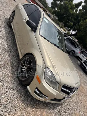 Mercedes-Benz C250 2013 Gold