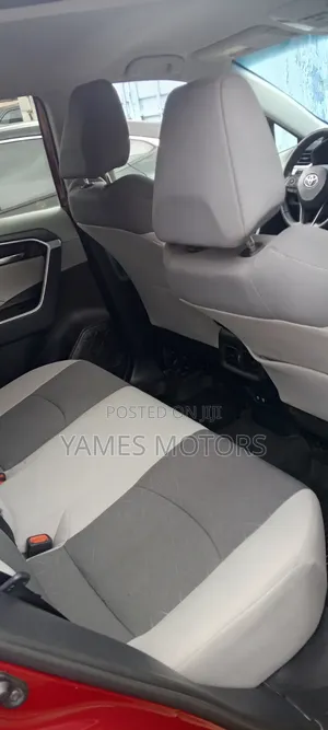 Toyota RAV4 2021 Red