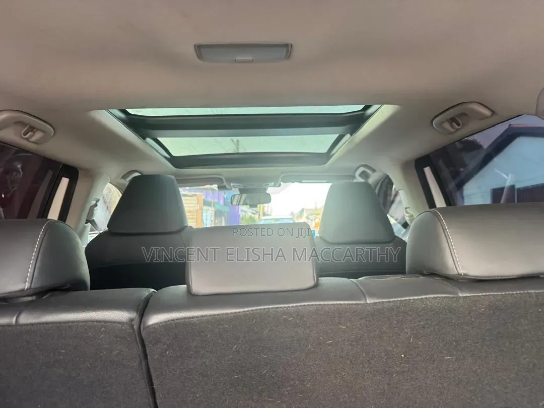 Toyota RAV4 XLE Premium 2025 White