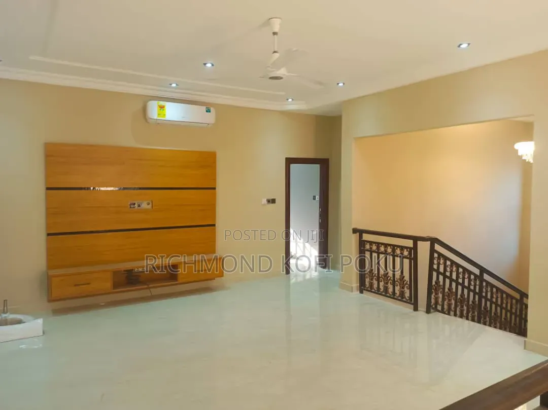 5bdrm House in Kofis Realty, Coca Cola for rent