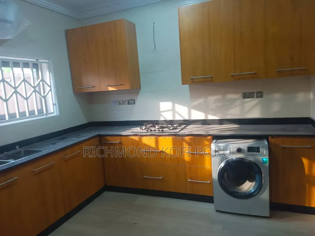 5bdrm House in Kofis Realty, Coca Cola for rent