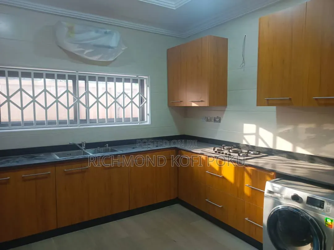 5bdrm House in Kofis Realty, Coca Cola for rent