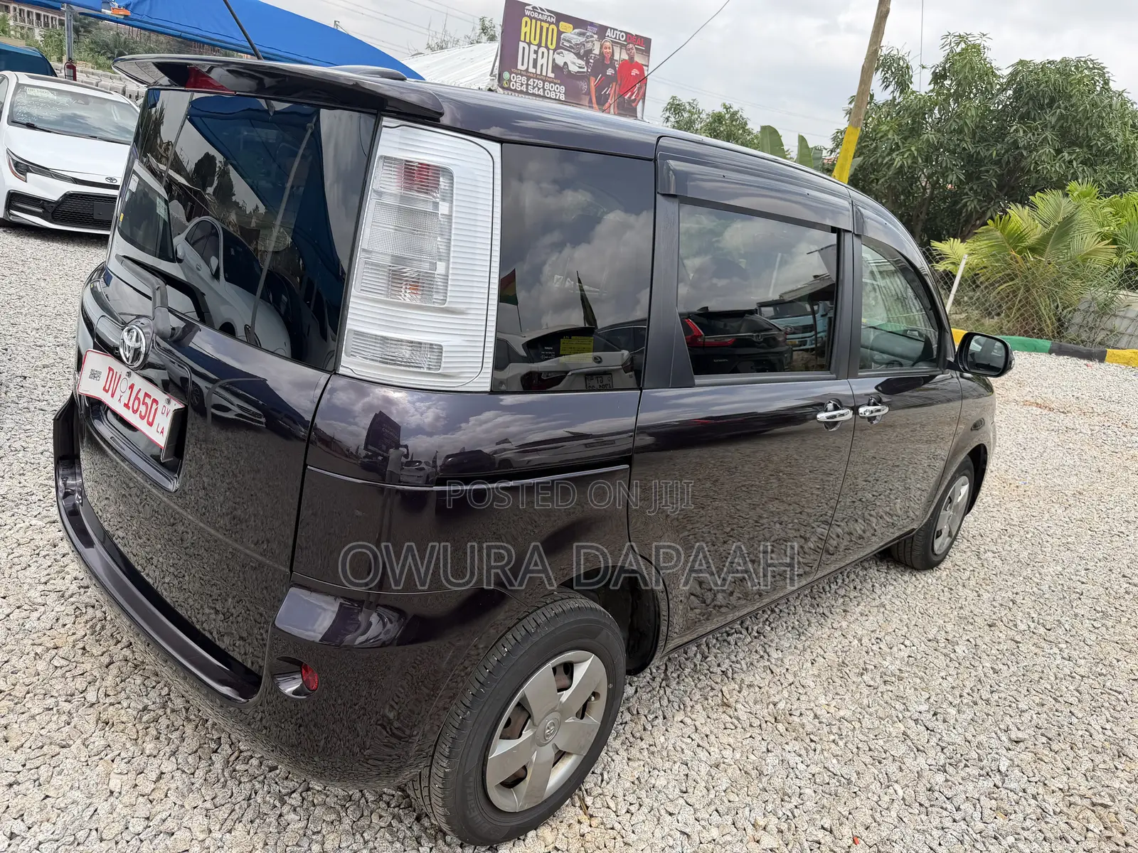 Toyota Sienta 1.5 AWD 2012 Burgundy