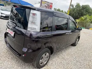 Toyota Sienta 1.5 AWD 2012 Burgundy