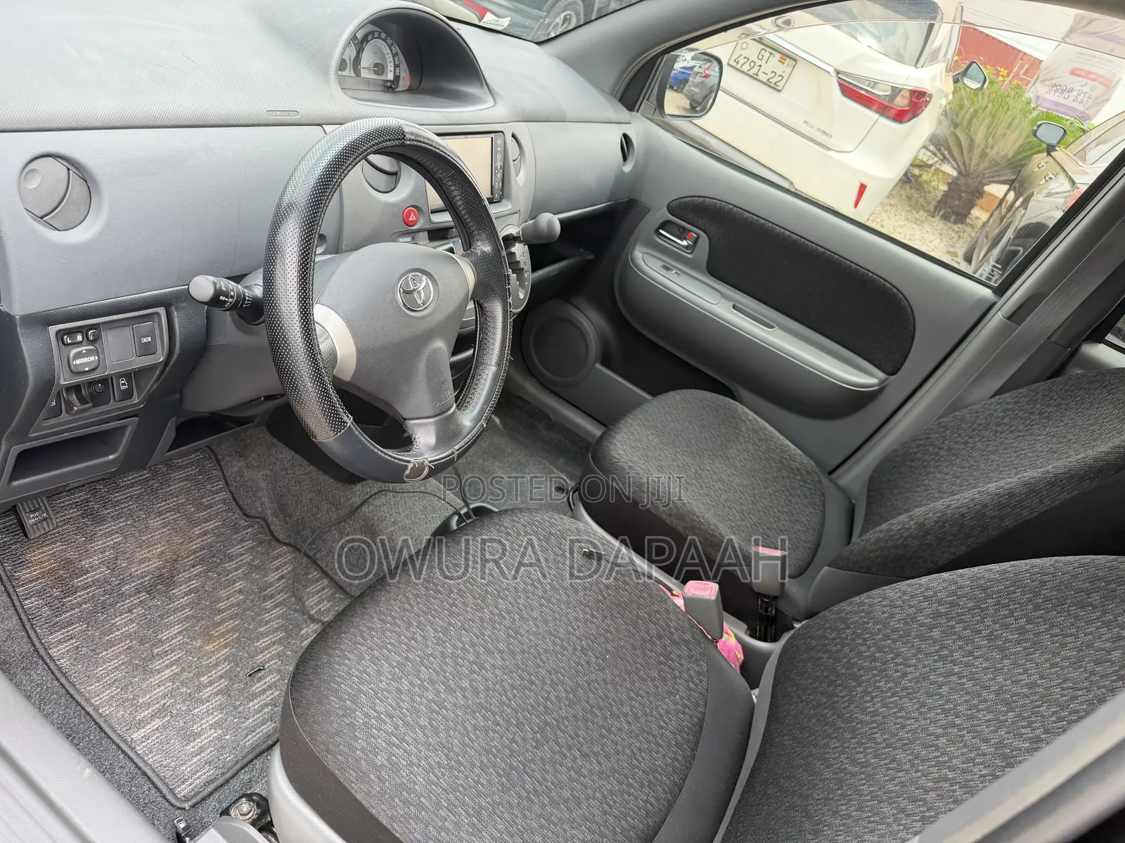 Toyota Sienta 1.5 AWD 2012 Burgundy